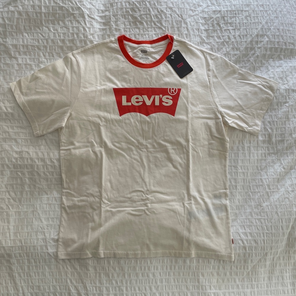 NWT Levi’s Batwing Tee
